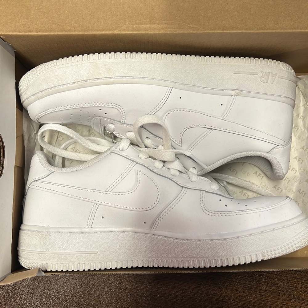 Nike Air Force 1 Lows Women / Youth